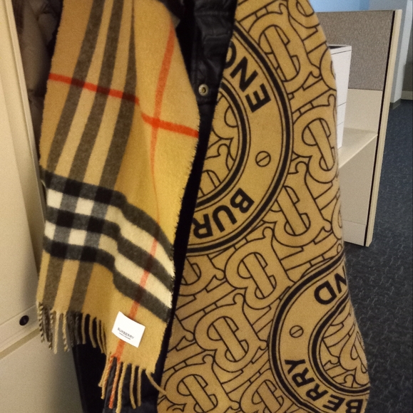 Burberry Reversible Nova Check Scarf